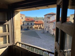 Lee más sobre el artículo Los 10 Sitios que no debes perderte en Santillana del Mar